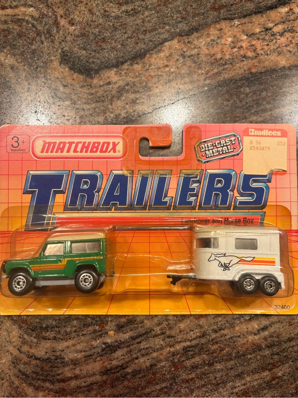 Matchbox Green SUV with Silver Horse Trailer Toy Set